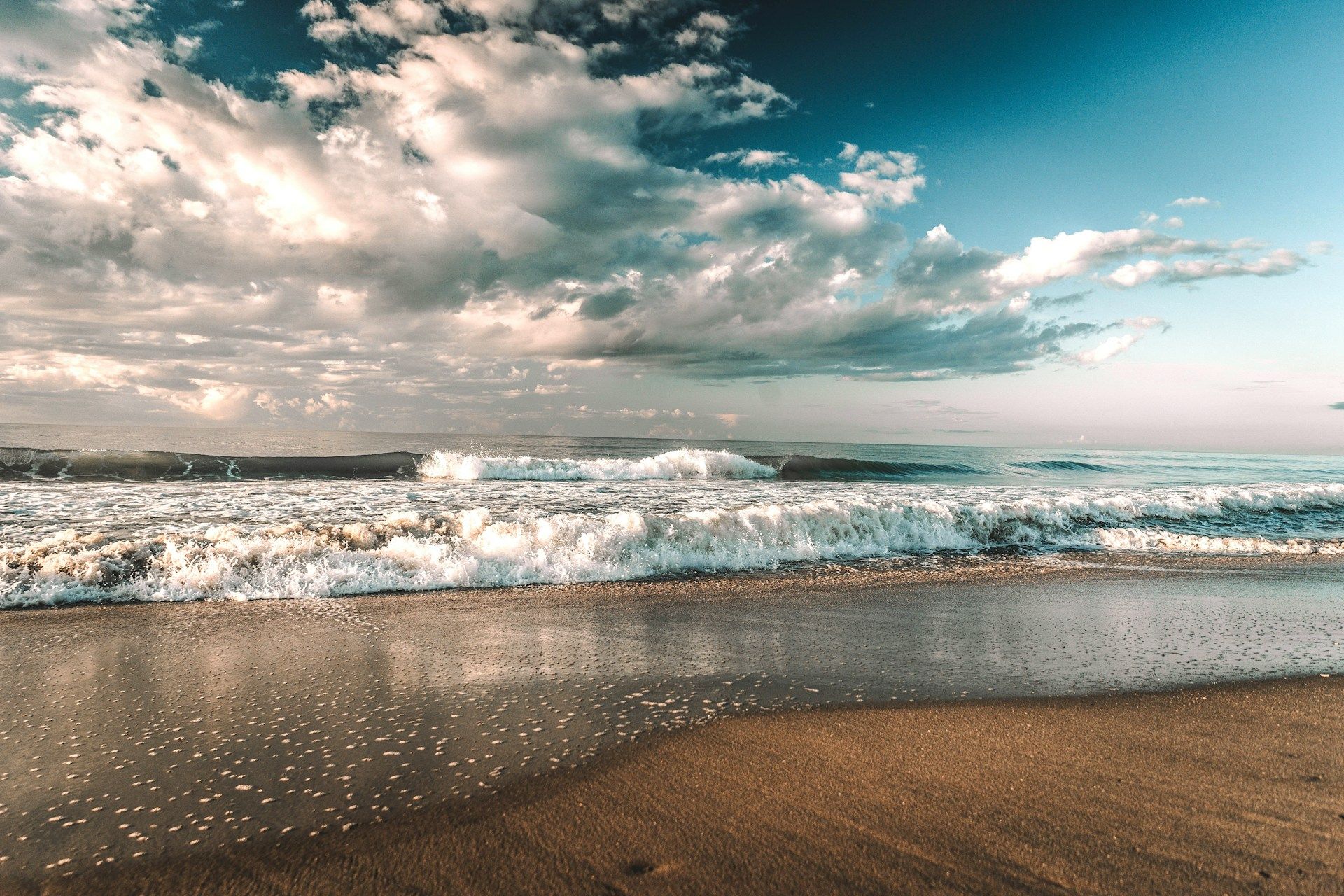 Sea waves crashing at Myrtle Beach