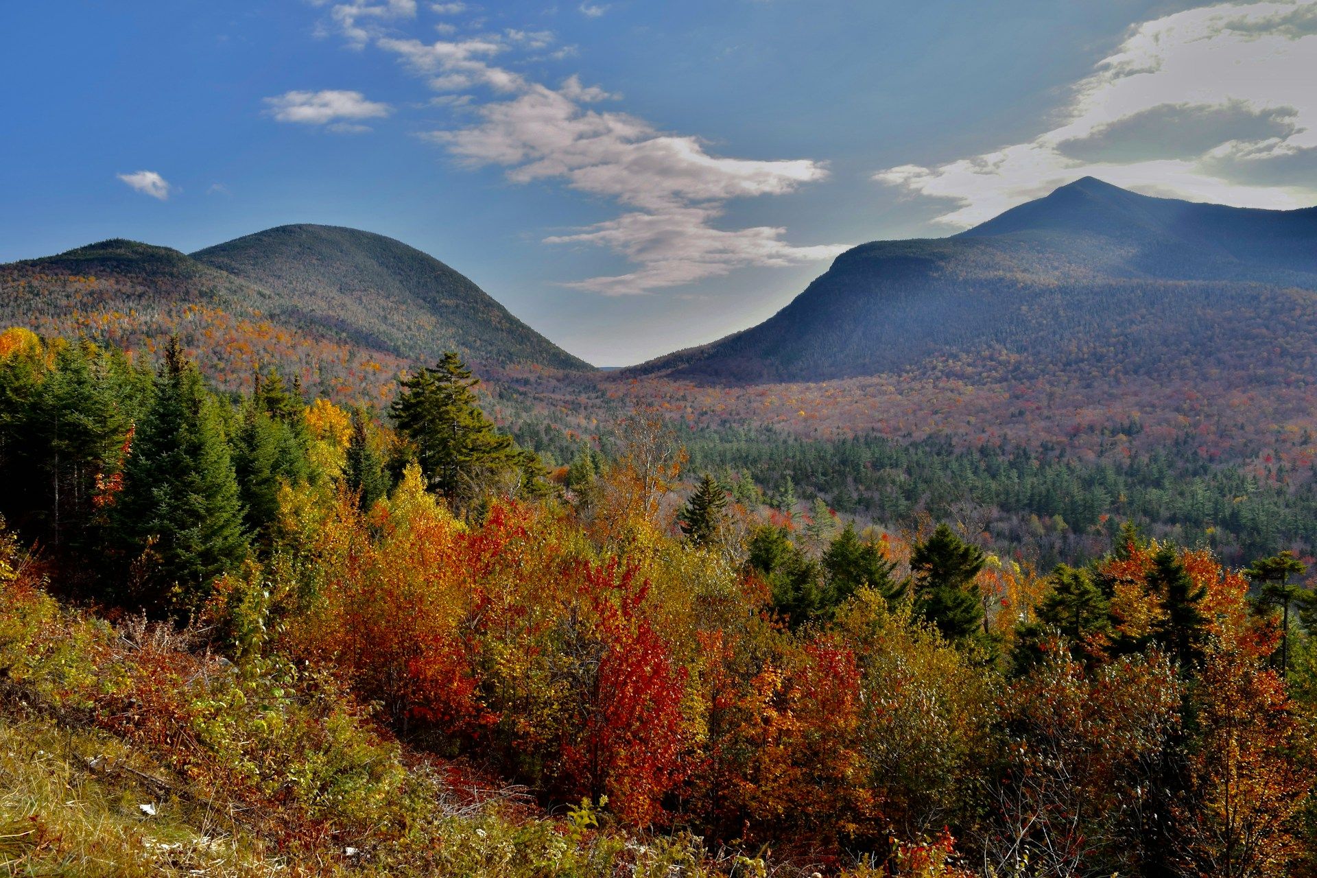 Autumn mountain range in New Hampshire