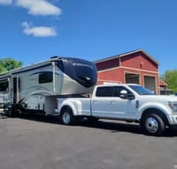 Lauren's Jayco Pinnacle Fifth Wheel