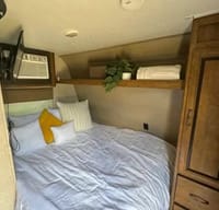 Youssef's Crossroads Zinger Lite 18RD Travel Trailer