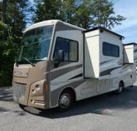 JJ'S Itasca Sunstar 27N ** Includes campground membership giving 50% discounts in the USA, CANADA & MEXICO