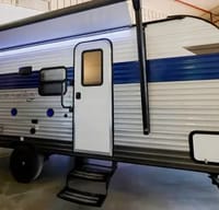Prime time Avenger  17BHS Travel Trailer