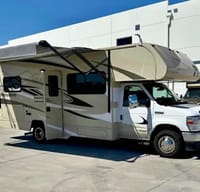 Jacques' 2022 Winnebago Minnie Winnie 25b Class C