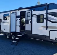 LOADED! This RV has EVERYTHING!