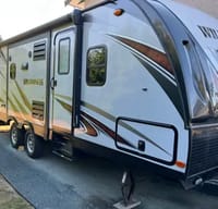 Roger's Heartland 2375BH Travel Trailer
