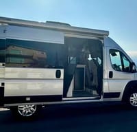 Gus's Thor Motor Coach Rize 18g Class B