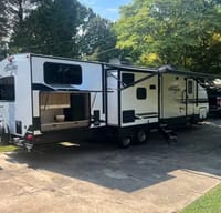 Grand Design Imagine 3250BH - Sleeps 8