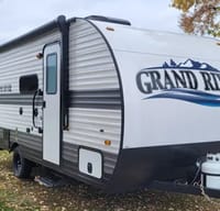 Adrian's Grand River 19ft. Travel Trailer