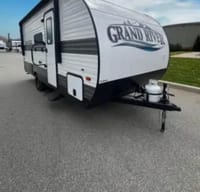 Julius's Grand River 2024 Travel Trailer
