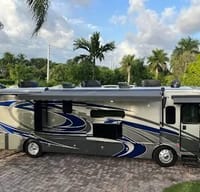 Tali's Fleetwood Discovery 38N Class A