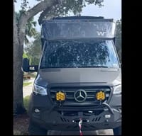Lulu Van Gogh - SPREKKO Winnebago/Mercedes Class C