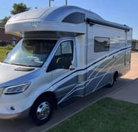 Tent42 Winnebago View 24D Class C