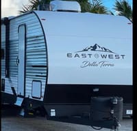 Giovanni's East to West 312BH Della Terra Travel Trailer