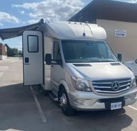 RARE Luxury Pleasure-Way Plateau XLTS Class B+
