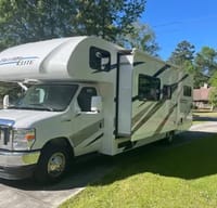 The Rosen”s  Thor Motor Coach Freedom Elite Class C