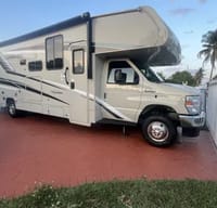 David's Coachmen leprechaun 31.9 MB Class C