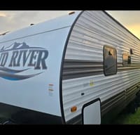Sunny's 2025 Grand River 25BH Travel Trailer
