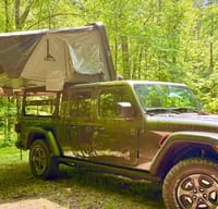 Jeep gladiator avec tente