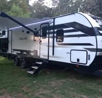 Like New 2024 Mallard Tailgate friendly!