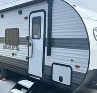 Mark's Gulf Stream 2024 Grand River 22MB Travel Trailer