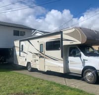 Ian 's Winnebago Mini winnie Class C with( bunk beds )