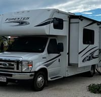 Rodrigo's Forest River Forester 2441DS Class C