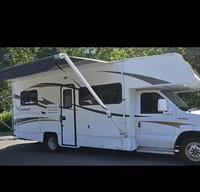 Daniel and Nury's Coachmen Ford Class C