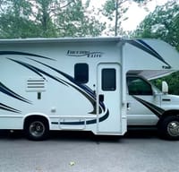 Fully loaded Thor Motor Coach Freedom Elite Class C