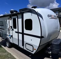 Julia's GeoPro 16BH SUV Towable