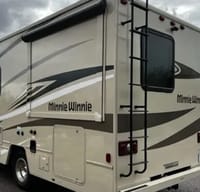 James's Winnebago Minnie Winnie 22M Class C