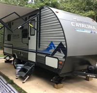 Reds Coachmen Catalina Summit Series 7 184BHS Travel Trailer
