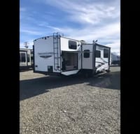 Kelly's  Freedom Express w/ bunk house with closing door and private washroomTravel Trailer
