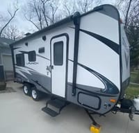 Starcraft Launch Outfitter 7 19BHS Travel Trailer