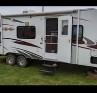 Maddy and Tay’s 24ft Family Trailer