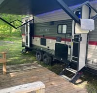 Trailer by the River - escape the city