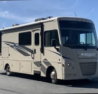 Fun Time Travel Winnebago Vista 29VE  $300/nt High Season  $275/nt Low Season