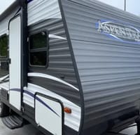Mathew's Aspen Trailer Trailer 1700 BH Travel Trailer
