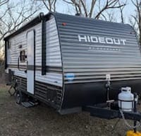 Redwood - Cozy Couples Camper (Sleeps 4-6)