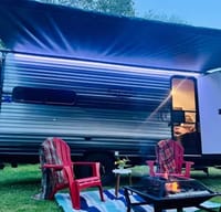 "The Bear's Den" Salem FSX with spacious rear bedroom slide, U-shaped dinette bed, kitchen, bath, 2 smart TV's, outdoor griddle, and more!