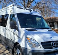Ric's Roadtrek RS Adventurous  Class B