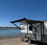 Pet Friendly Easy to Pull Coleman Lantern 17b Travel Trailer