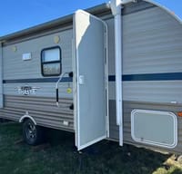 Jeremy's Shasta 18BH Travel Trailer