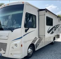 Super Clean 2018 Winnebago Sunstar 29ft RV
