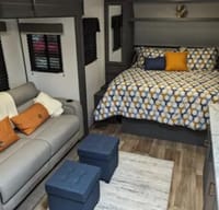 The Flower bed " Daisy" - Keystone Bullet 1850RB Delivery/Pickup or Campground/Offgrid   we have you covered!