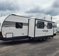 Deborah and Tony's Grand River 309BHU 30' Glamper