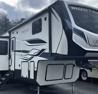 Our Luxe 2022 Keystone Montana High Country 335BH!