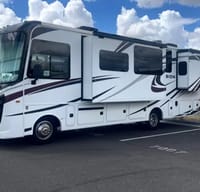 Entegra Coach Vision 31V- sleeps 8, private master bedroom