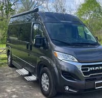 John's Roadtrek Zion srt Class B