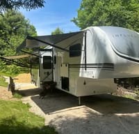 “Flo” Your PREMIUM Luxury Bunkhouse Accommodation