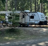 Steve & Sandra Bullock‘s home on wheels.